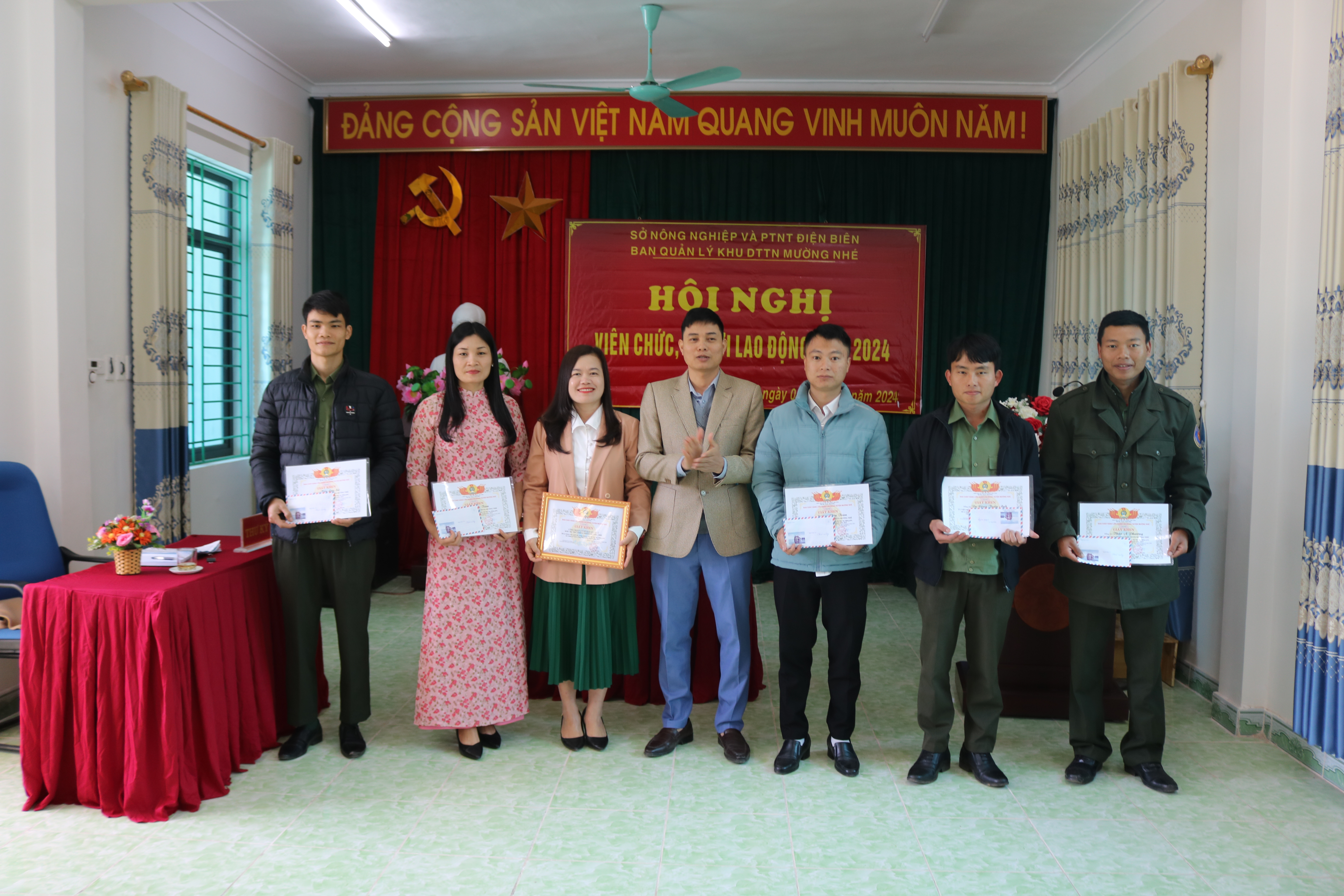 khen-th-ng.JPG